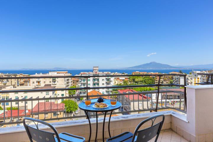 Apartamento entero, Amore Rentals - Appartamento Cielomare con Vista Mare e Balcone in Sorrento, Sorrento Coast