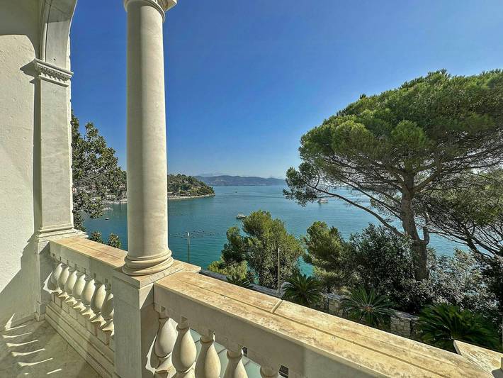Villa d'epoca a Portovenere sul Golfo dei Poeti in Spiaggia di Arenella, Comune di Porto Venere