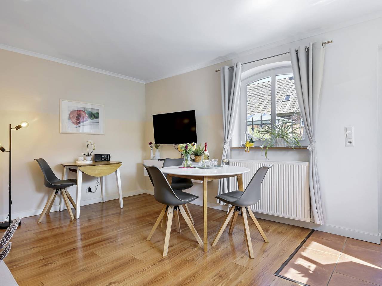 Ganze Wohnung, Strandnahe Ferienwohnung mit Terrasse und Garten in Hohenkirchen, Nordwestmecklenburg (Wismar und Umgebung)