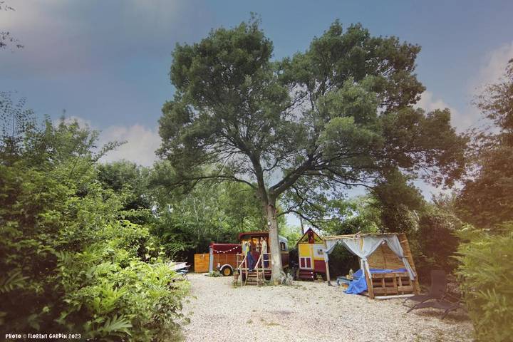 Tente pour 4 personnes, avec Terrasse ainsi que Jardin et Vue dans les Bouches-du-Rhône