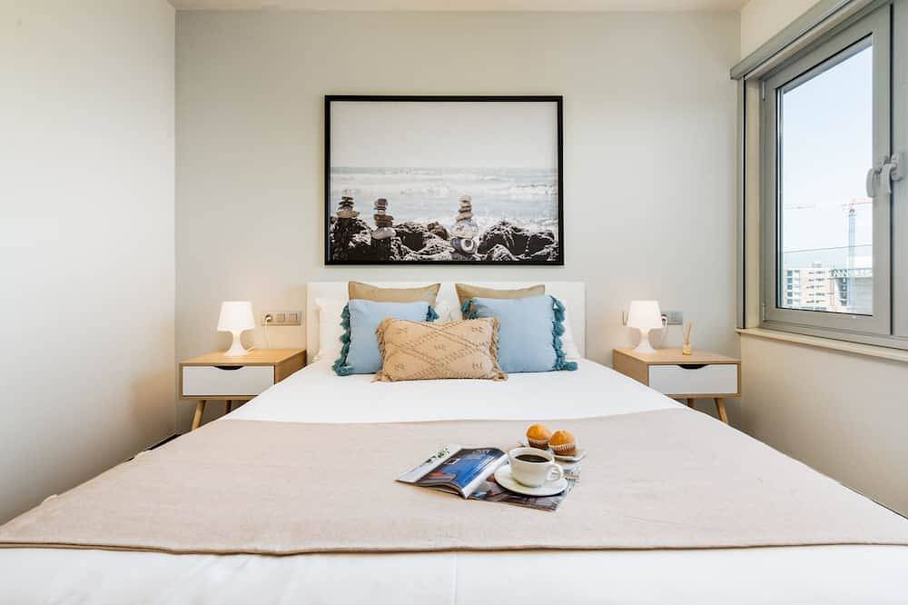 Entire apartment, Modern 2-Bedroom Apartment with Balcony & Pool Access Near Forum Beach in Port Forum, Sant Adrià de Besòs