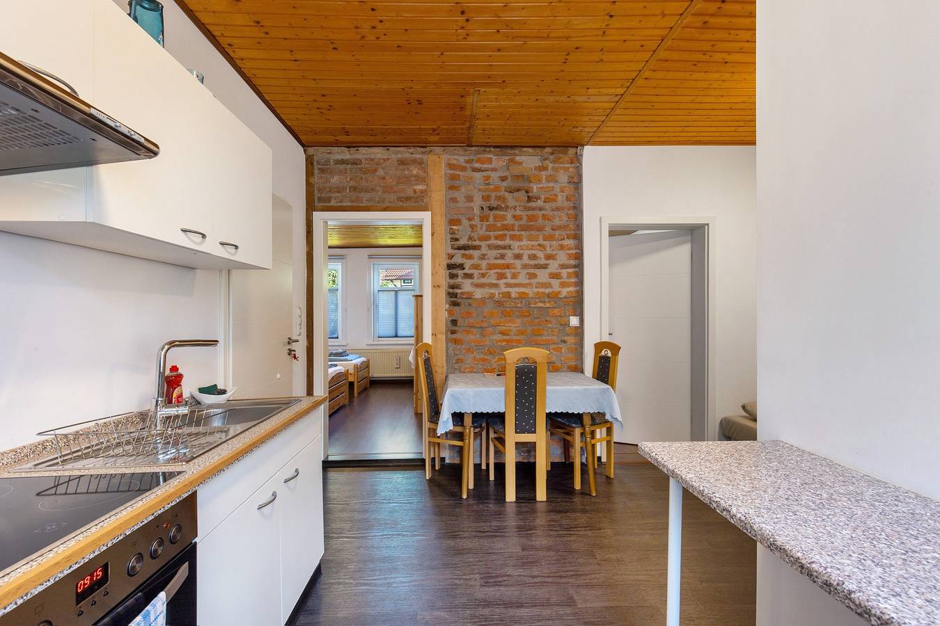 Ganze Wohnung, Ferienwohnung 'Erdgeschoss' mit Gemeinschaftsterrasse, Gemeinschaftsgarten und Wlan in Ilsenburg, Harzvorland