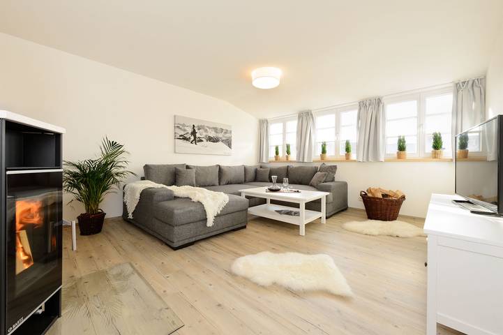 Ferienwohnung für 4 Personen, mit Balkon und Ausblick sowie Pool und Garten, kinderfreundlich in Rubi