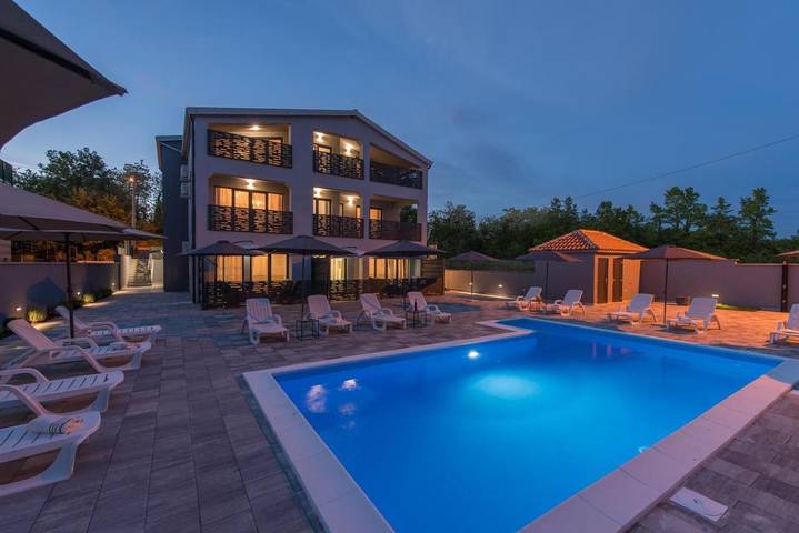 Ferienwohnung für 3 Personen, mit Terrasse und Pool