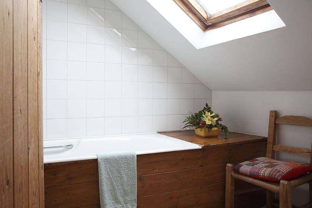 Restored 18th C. Coastguard cottage on shore of beautiful Kenmare Estuary in County Kerry