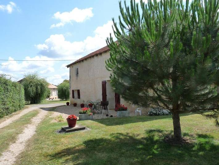 Location de vacances pour 4 personnes, avec jardin ainsi que piscine et terrasse à Vergt - 2