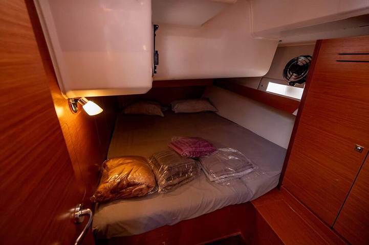 Péniche pour 8 personnes dans Port Pin Rolland - 2