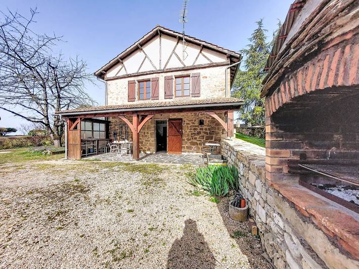 Location de vacances pour 4 personnes, avec terrasse à Queyssac-les-Vignes