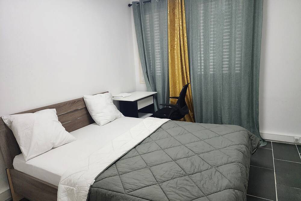 Entire apartment, Spacious, bright 3-bedroom T4 apartment-Calm, comfortable & within easy reach of downtown in Besançon, Doubs