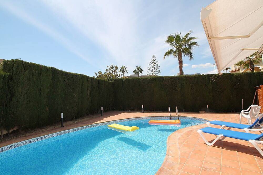Beautiful private villa for 10 guests with Wifi, private pool, A/C, Tv, patio and parking in Bello Horizonte (Alicante), Costa Blanca