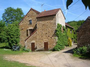 Gîte pour 5 personnes, avec jardin et terrasse à Genouilly