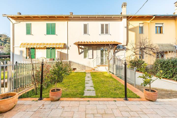 Casa vacanza per 5 persone, con Balcone e Giardino a Poggio a Caiano