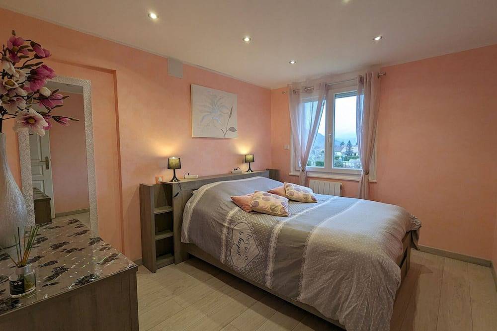 Chalet spacieux avec sauna, spa et baby-foot, proche stations de ski in Ramonchamp, Région d'Épinal
