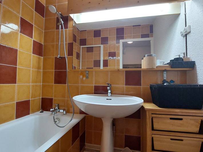 Gîte pour 4 personnes, avec balcon dans Office De Tourisme Des Deux Alpes Front De Neige - 4