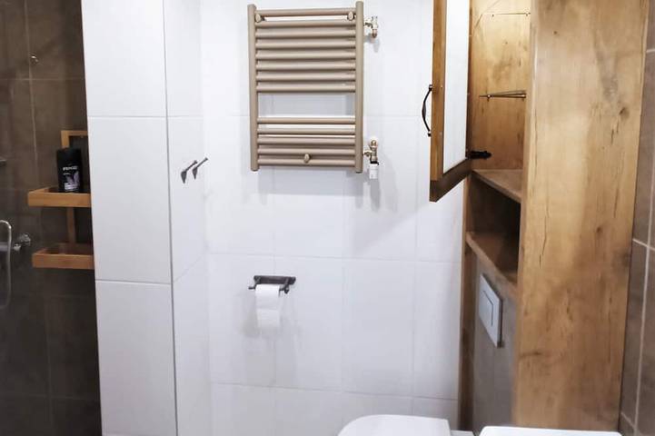 Cały apartament, Apartament wakacyjny dla 6 osób z ogród in Dolny Śląsk