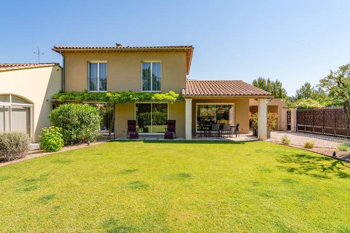 Location de vacances pour 5 personnes, avec jardin à Mirabel-aux-Baronnies