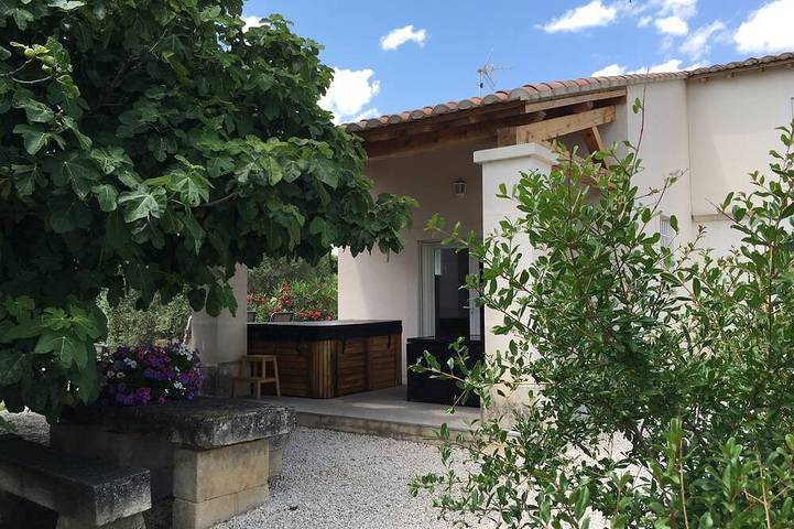 Gîte pour 5 personnes, avec jacuzzi ainsi que terrasse et jardin