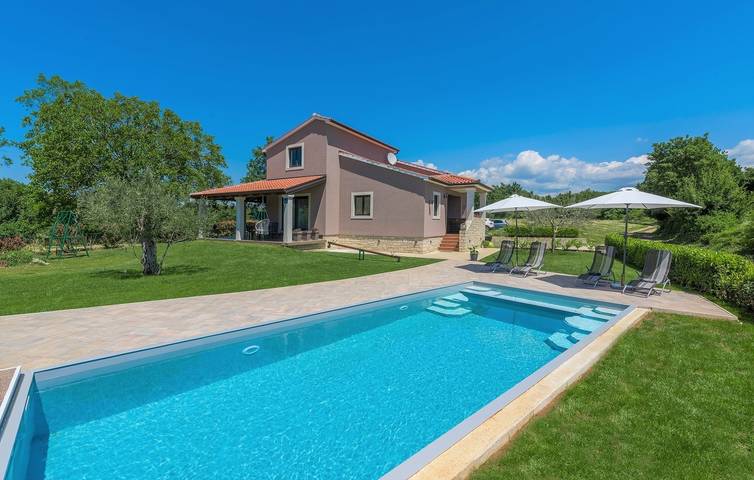 Ferienhaus für 8 Personen, mit Balkon/Terrasse und Garten sowie Pool in Pinezići (Radetići)