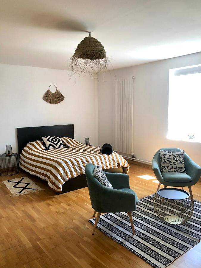 Gîte pour 2 personnes, avec jardin et vue dans La Devise - 4