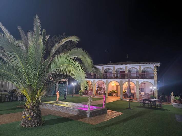 Casa de vacaciones para 16 personas, con jardín y vistas además de piscina y piscina para niños, Familias con niños en Provincia de Jaén - 2