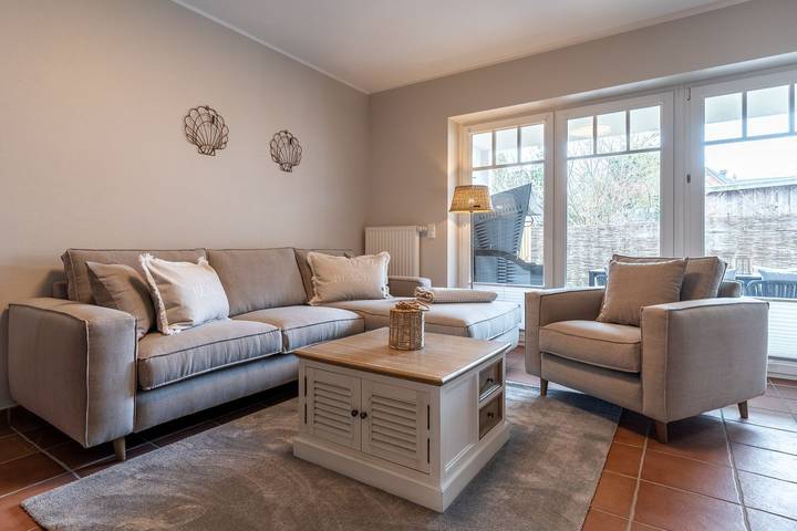 Ferienhaus Diekhus 2 mit Balkon, Terrasse und Garten direkt am Deich. in St. Peter-Bad, St. Peter-Ording