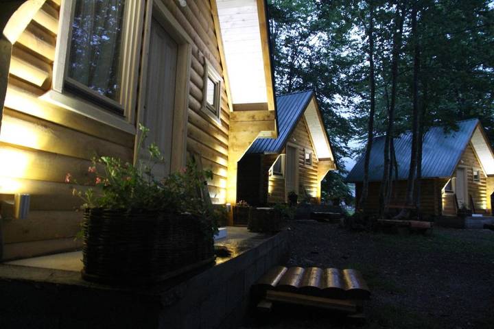 Bungalow für 3 Personen, mit Terrasse und Ausblick sowie Garten in Montenegro