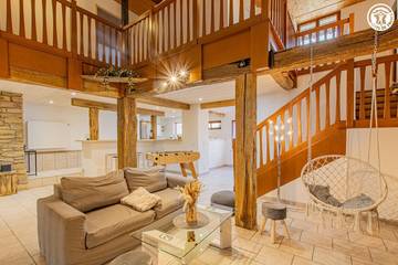 Gîte pour 10 personnes, avec jardin à Saint-Usuge