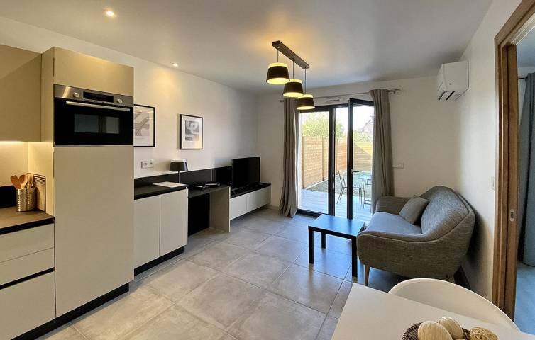 Location de vacances pour 2 personnes, avec piscine et terrasse à Roquefort-les-Pins - 3