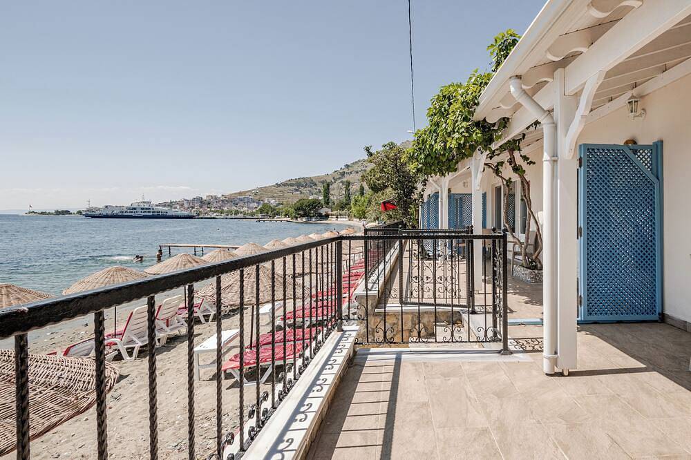 Appartamento intero, Marmara Yali Evi - Direct Beachfront 1-Room-Apartment in Marmara, Regione di Marmara