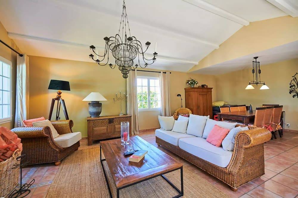 Villa 4 pers. indépendante, 2 salles de bain, piscine privée 4 personnes in Vasles, Deux-Sèvres