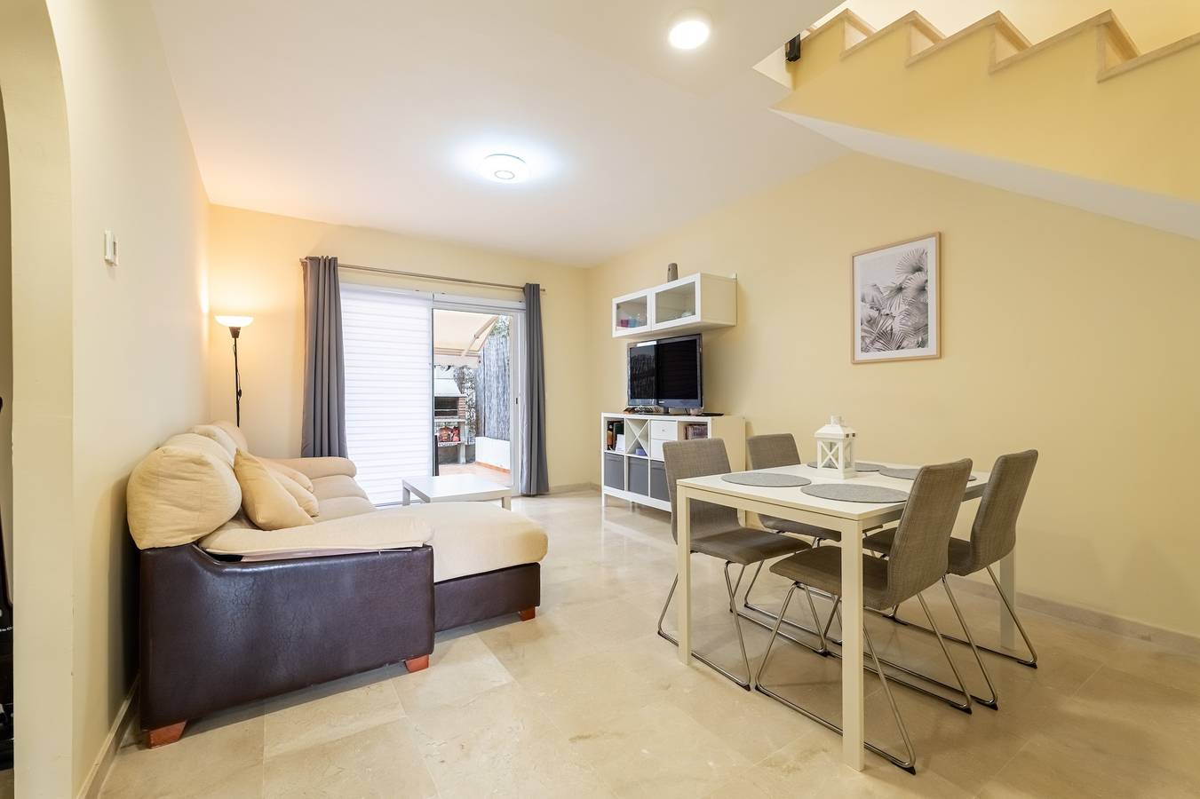 Casa de vacaciones 'Vista Hermosa' con vistas al lago, Wi-Fi y aire acondicionado in Urbanizacion Costa Esuri, Ayamonte