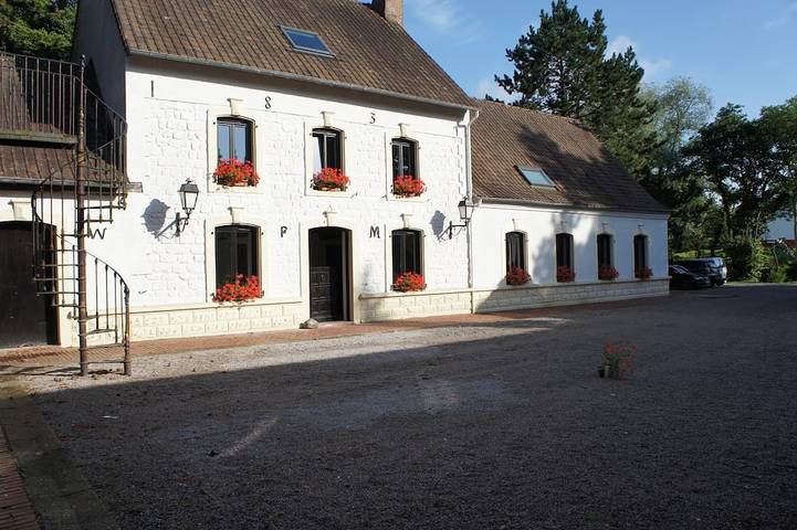 Gîte pour 10 personnes, avec terrasse et jardin, animaux acceptés