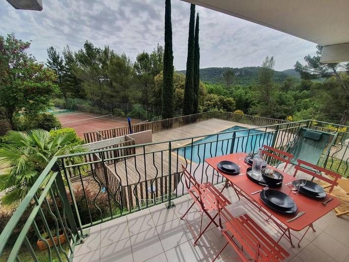 Appartement de vacances pour 4 personnes, avec vue ainsi que piscine et balcon
