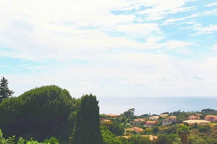 Location de vacances pour 6 personnes, avec jardin dans Plage du Ruppione