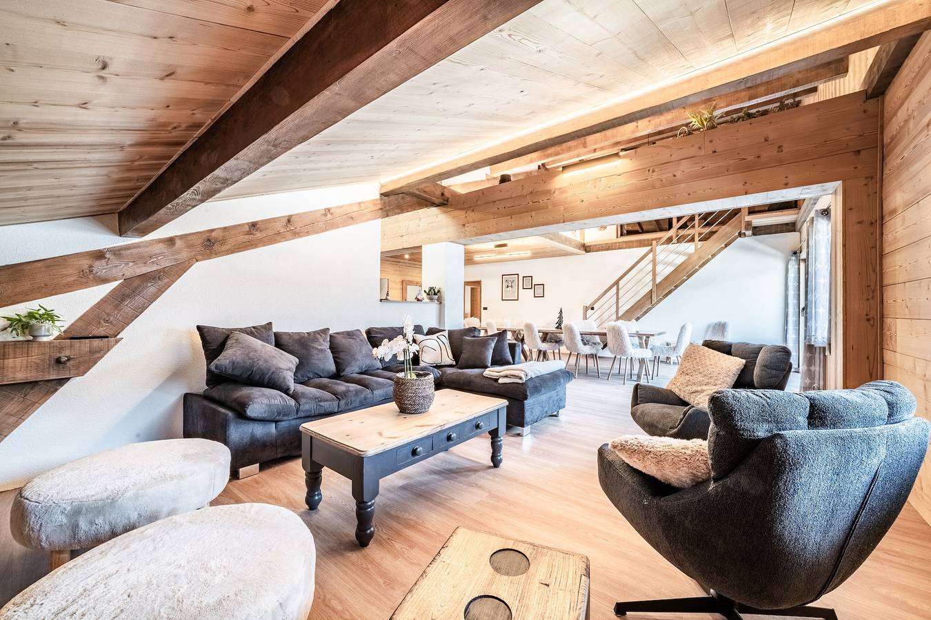 Apartamento inteiro, Apartamento "Le Clos Savoyard": vista montanha, jardim partilhado e Wi-Fi in Châtel, Les Portes du Soleil