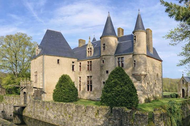 Château pour 10 personnes, avec jardin dans les Deux-Sèvres