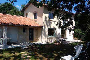 Gîte pour 6 personnes, avec jardin et terrasse à Sainte-Eulalie-de-Cernon