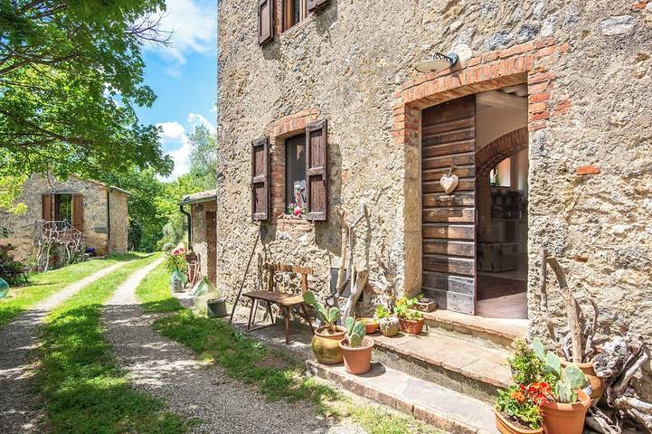 Agriturismo per 6 persone, con piscina e giardino in Chiusdino