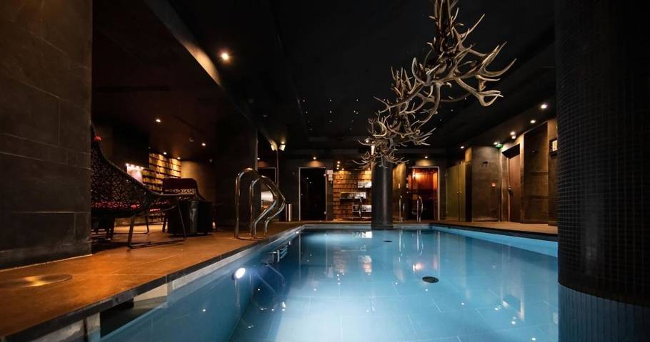 Hôtel pour 2 personnes, avec sauna ainsi que piscine et jacuzzi, animaux acceptés
