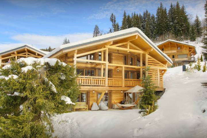 Chalet pour 10 personnes, avec Balcon et Jacuzzi ainsi que Terrasse et Jardin à Praz de Lys