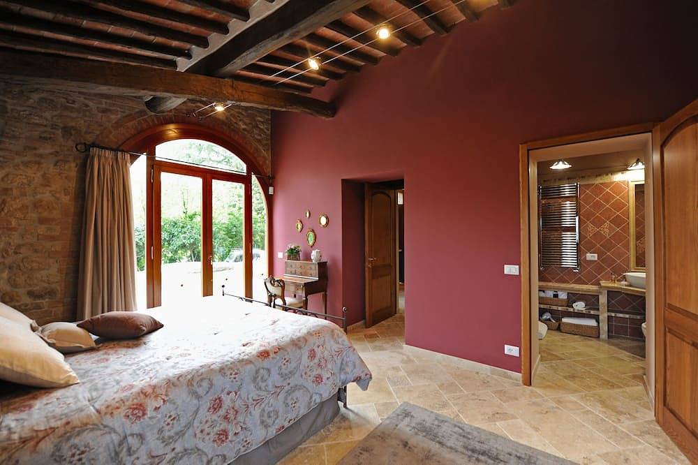 ¡Camine a Montepulciano desde Villa Nobile, su casa de lujo con piscina en la Toscana! in Montepulciano, Provincia de Siena