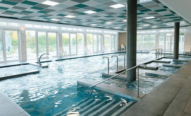 Club vacances pour 4 personnes, avec jardin et piscine ainsi que bassin pour enfant et jacuzzi en Normandie - 2