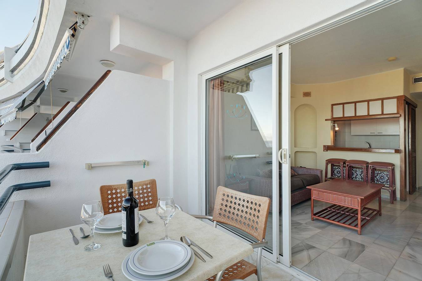 Appartamento intero, Casa vacanze "Over the Ocean" con vista mare, piscina condivisa e Wi-Fi in Playa Puerto Colon, Adeje