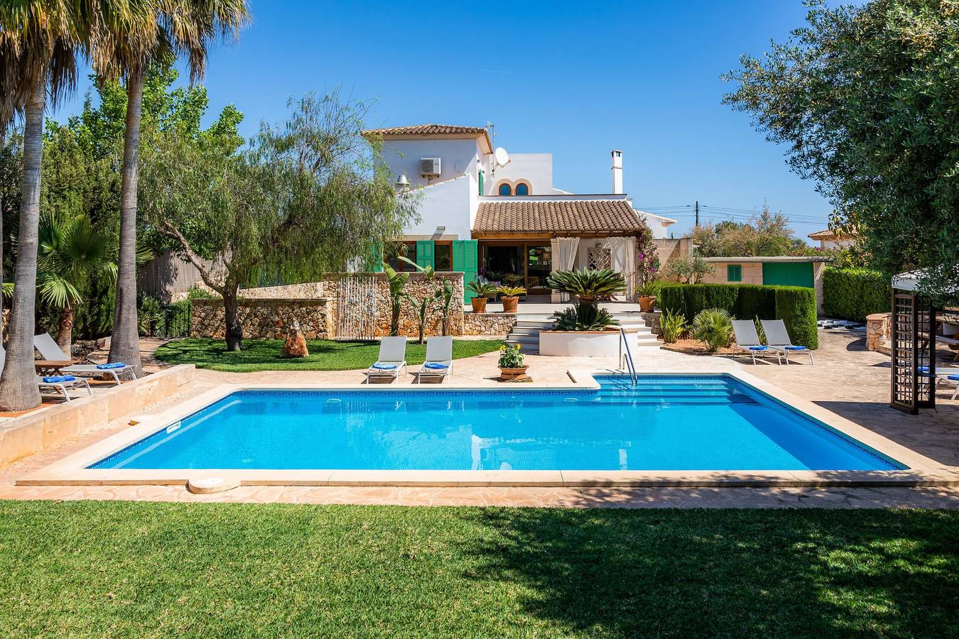 Villa 'Rico' with Mountain View, Pool & Wi-Fi in Portocolom, Felanitx