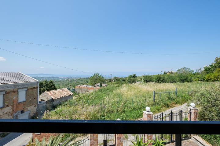 Entire apartment, Apartment "Casa Stella Vista Eolie" with Shared Garden and Wi-Fi in San Pier Niceto, Messina Province