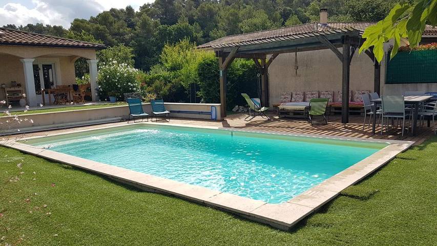 Gîte pour 4 personnes, avec piscine ainsi que jardin et vue à Moulézan - 2