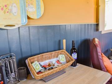 Holiday Home for 2 People in Dorset, England, Photo 4