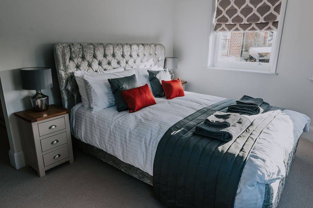 Entire apartment, Fab 2B Town Centre apt w/pkg Cavendish Hse Windsor in Windsor, Berkshire