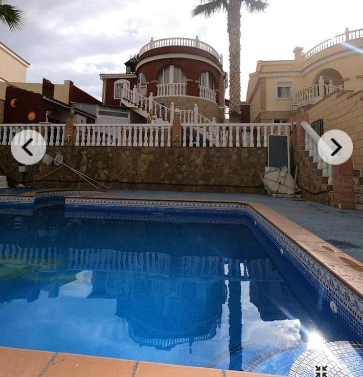Casa de vacaciones para 12 personas, con Balcón y Jacuzzi además de Terraza y Jardín en Monforte del Cid