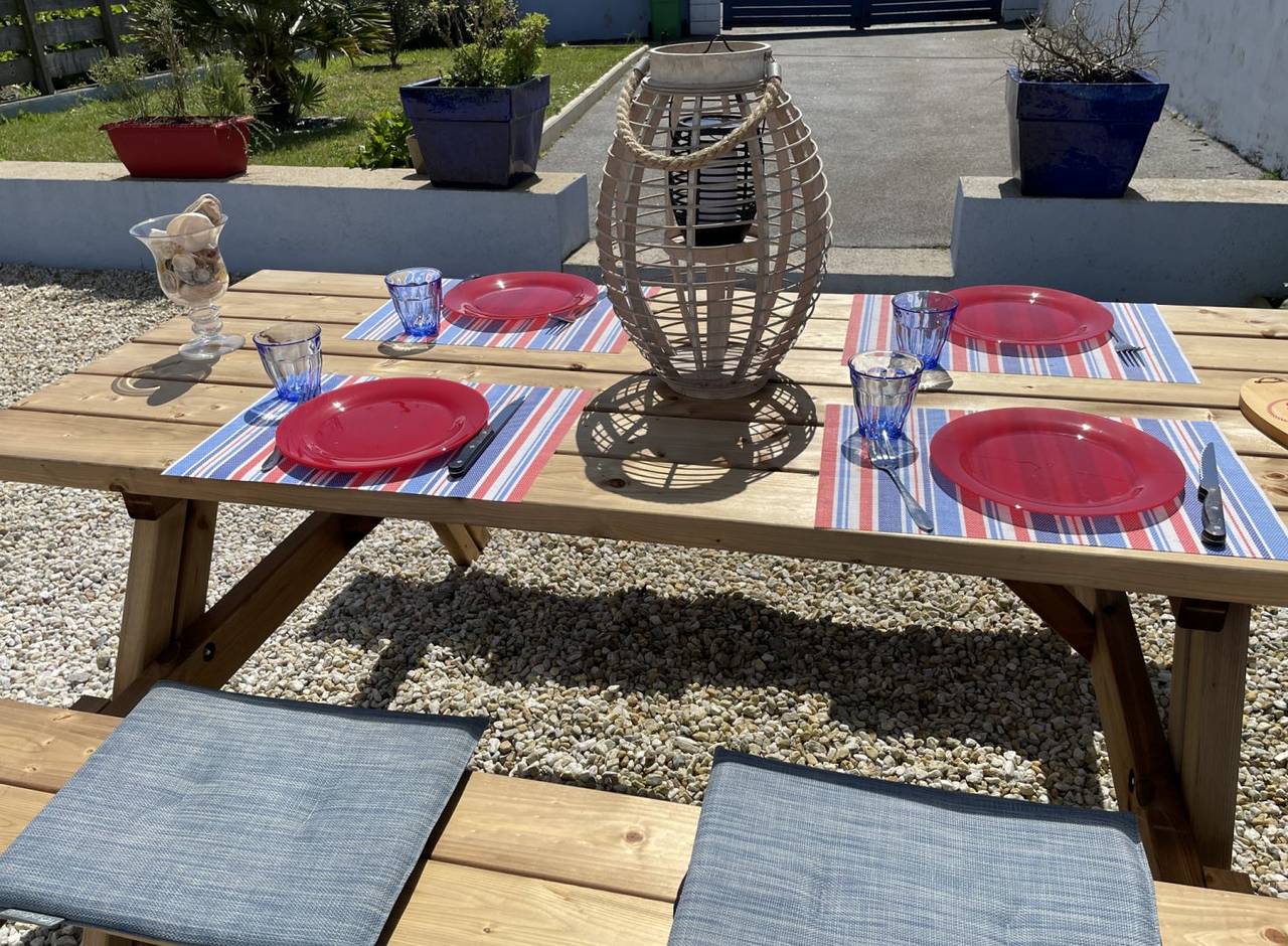 Gite la maison bleue en bord de mer à 150 mètres de la plage in Lampaul-Plouarzel, Région de Brest